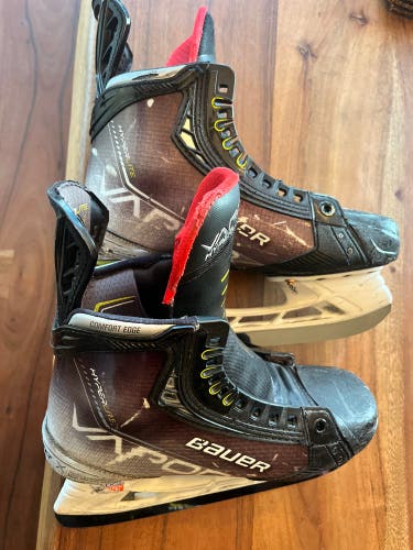 Used Bauer Regular Width Size 5.5 Vapor Hyperlite Hockey Skates