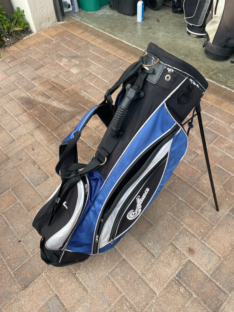 golf bag youth size by Confidence golf , with shoulder strap