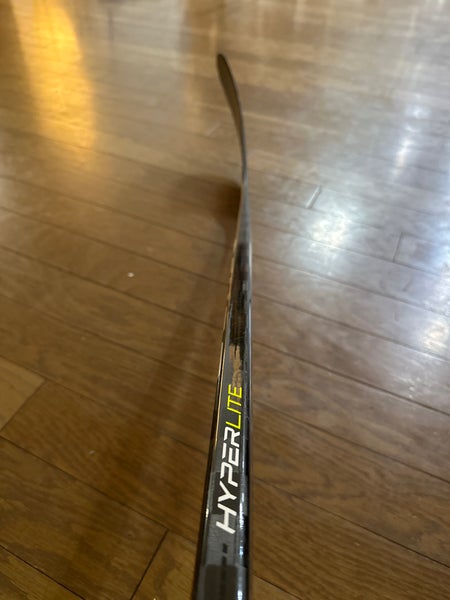 Used Senior Bauer Right Handed Vapor Hyperlite Hockey Stick P92M Pro Stock
