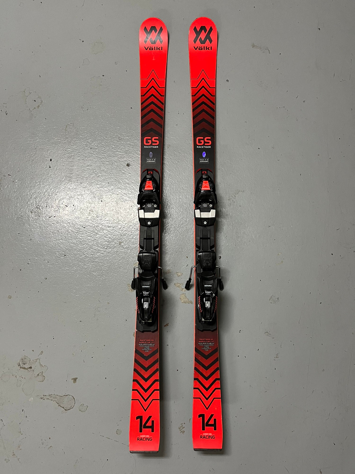 Used 2023 Volkl Racetiger GS Jr Race Skis with Marker Race