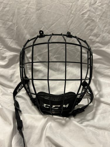 Like New Large CCM Full Cage FM680 Plus 12 Used Puck