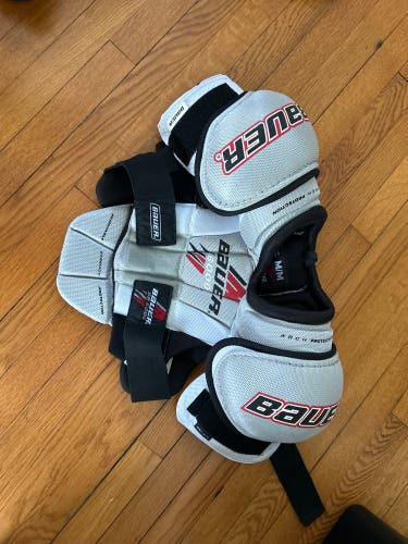 Senior Medium Bauer  Nexus 6000 Shoulder Pads