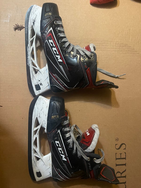 Used CCM Regular Width  Size 5.5 JetSpeed FT2 Hockey Skates