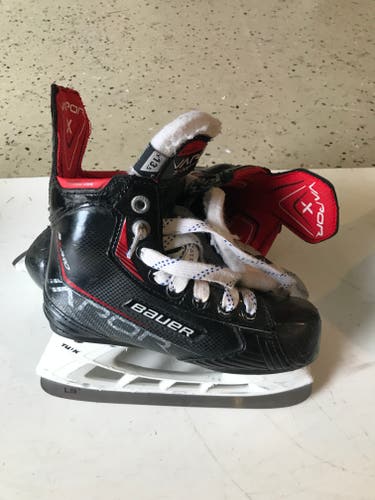 Youth Used Bauer Vapor 3X Pro Hockey Skates Regular Width Size 13.5