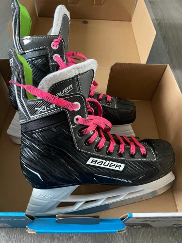 Used Bauer Regular Width Size 5 XLS Hockey Skates