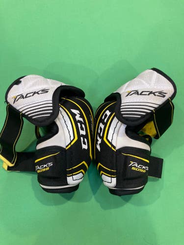 Used Medium CCM Tacks 5092 Elbow Pads Retail