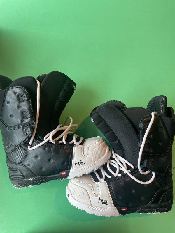 Used Men's Burton Hail Snowboard Boots - Size: M 12.0 (W 13.0)
