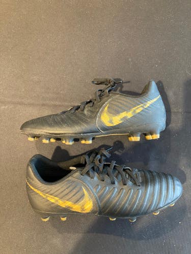 Used Men's 6.0 Molded Tiempo Nike Cleats