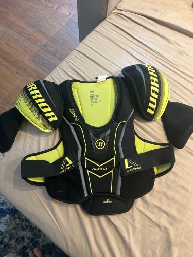 Used Medium Warrior Alpha QX4 Shoulder Pads