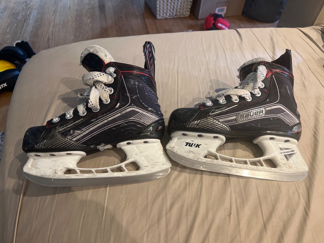 Used Bauer Regular Width Size 13.5 Vapor X500 Hockey Skates