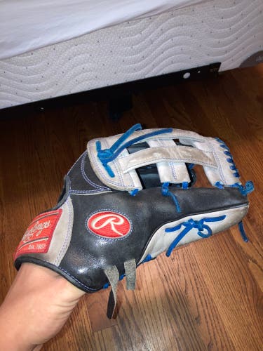 Rawlings Heart of the Hide Outfielder’s glove