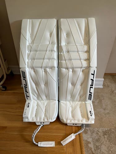 New 34" +2 True Catalyst 9X3 Goalie Pads