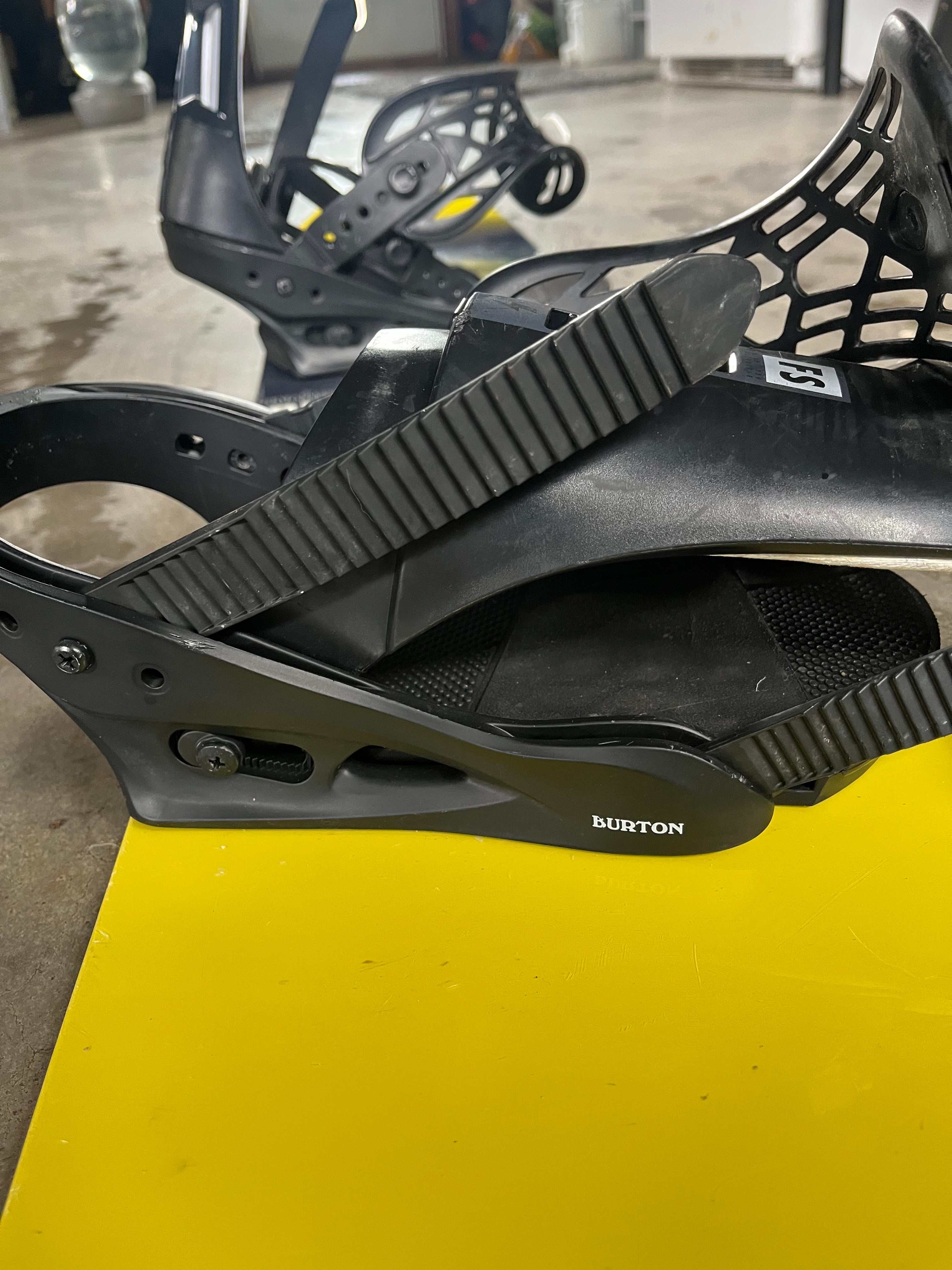 Snowboard Burton Punch 13 0145 – 142cm – Design Rare – Fixations 3D
