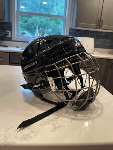 Used Small Bauer Re-Akt 200 Helmet