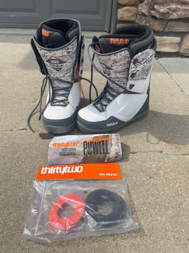 Mens Size 9.5 (Women's 10.5) Thirty Two All Mountain Lashed Snowboard Boots