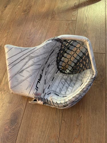 Lightly Used True L20.2 580 Goalie Glove