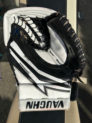 Used Senior Vaughn V9 Pro Carbon Glove