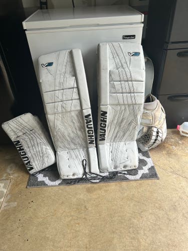 32" Vaughn Velocity V9 Goalie Leg Pads