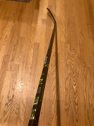 Junior Right Handed P28  Ag5nt Hockey Stick