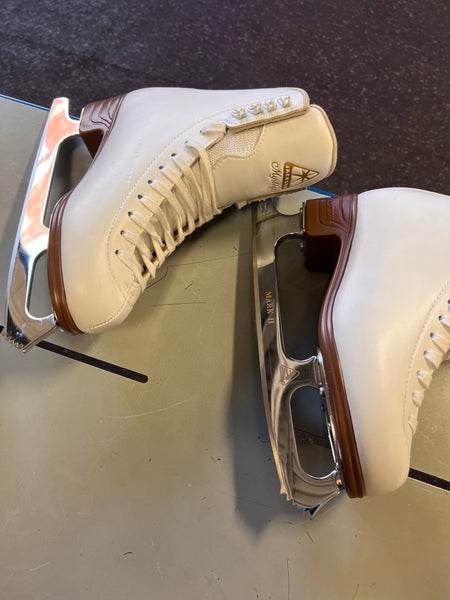 New Jackson Size 5 Mystique Figure Skates
