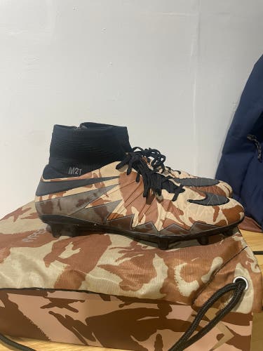 Size 9.5 Nike Hypervenom Phantom 2