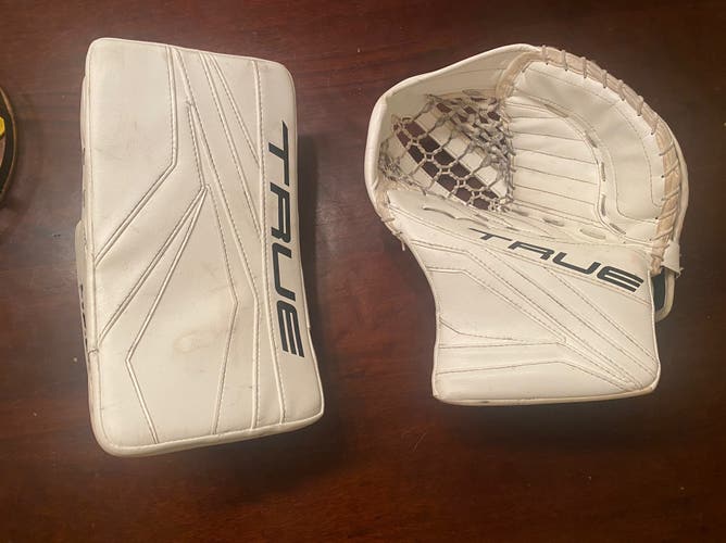 True L12.2 Glove Set   Excellent Condition