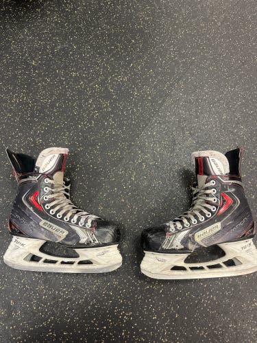 Size 8 Bauer X7.0 Hockey Skates