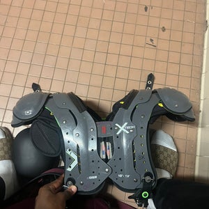 Youth Medium  Xtech Shoulder Pads