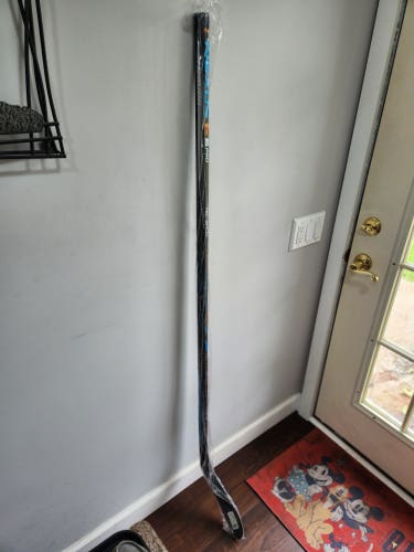 New Intermediate Bauer Left Hand Nexus E5 Pro Hockey Stick P28