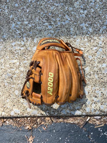 Used Right Hand Throw Wilson Infield DP15 A2000 Baseball Glove 11.5"