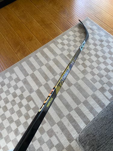 Senior Right Handed P29 Super Tacks AS-V PRO Hockey Stick