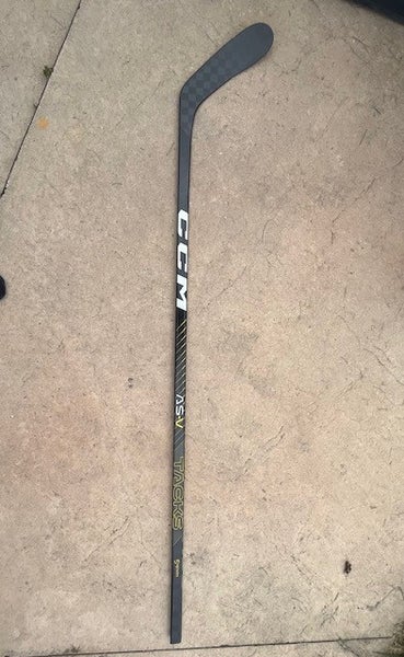 New CCM Right Handed Super Tacks ASV Hockey Stick P28