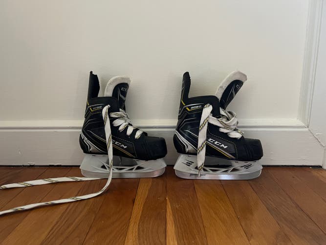 Youth Used CCM Tacks 9060 Hockey Skates Regular Width Size 10