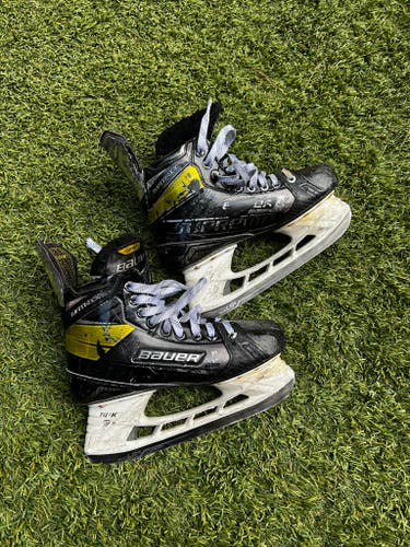 Intermediate Used Bauer Supreme Matrix Hockey Skates Regular Width Size 6.5 Tuuk LS5 Carbon Steel