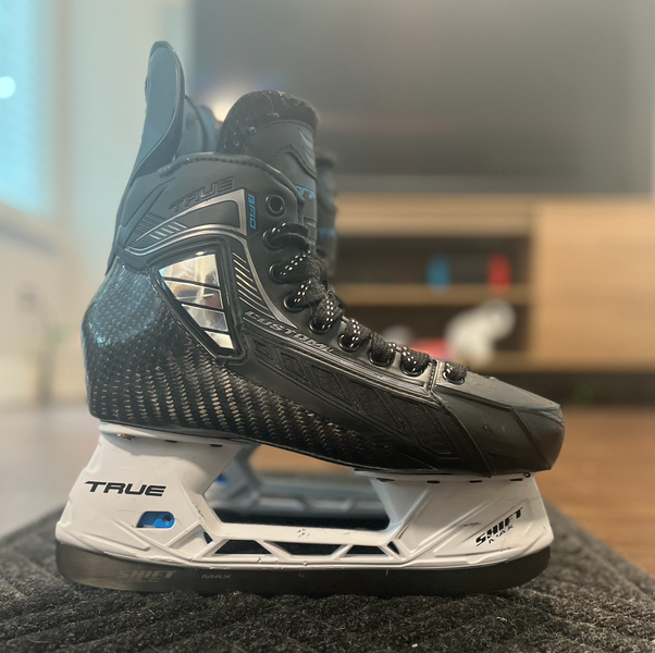 Senior True Pro Custom Hockey Skates Size 7 (263 True Holder)