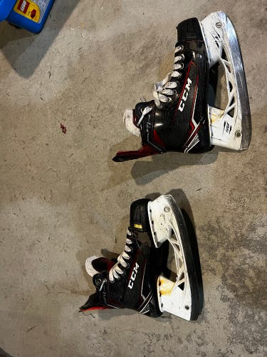 Used CCM Regular Width   Size 7.5 JetSpeed FT1 Hockey Skates