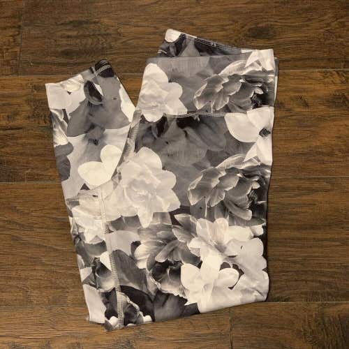 Old Navy Active  Gray White Black Floral Go-Dry Elevate Leggings Women's Size XL