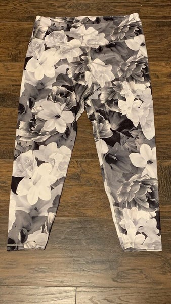 Old Navy Active Gray White Black Floral Go-Dry Elevate Leggings