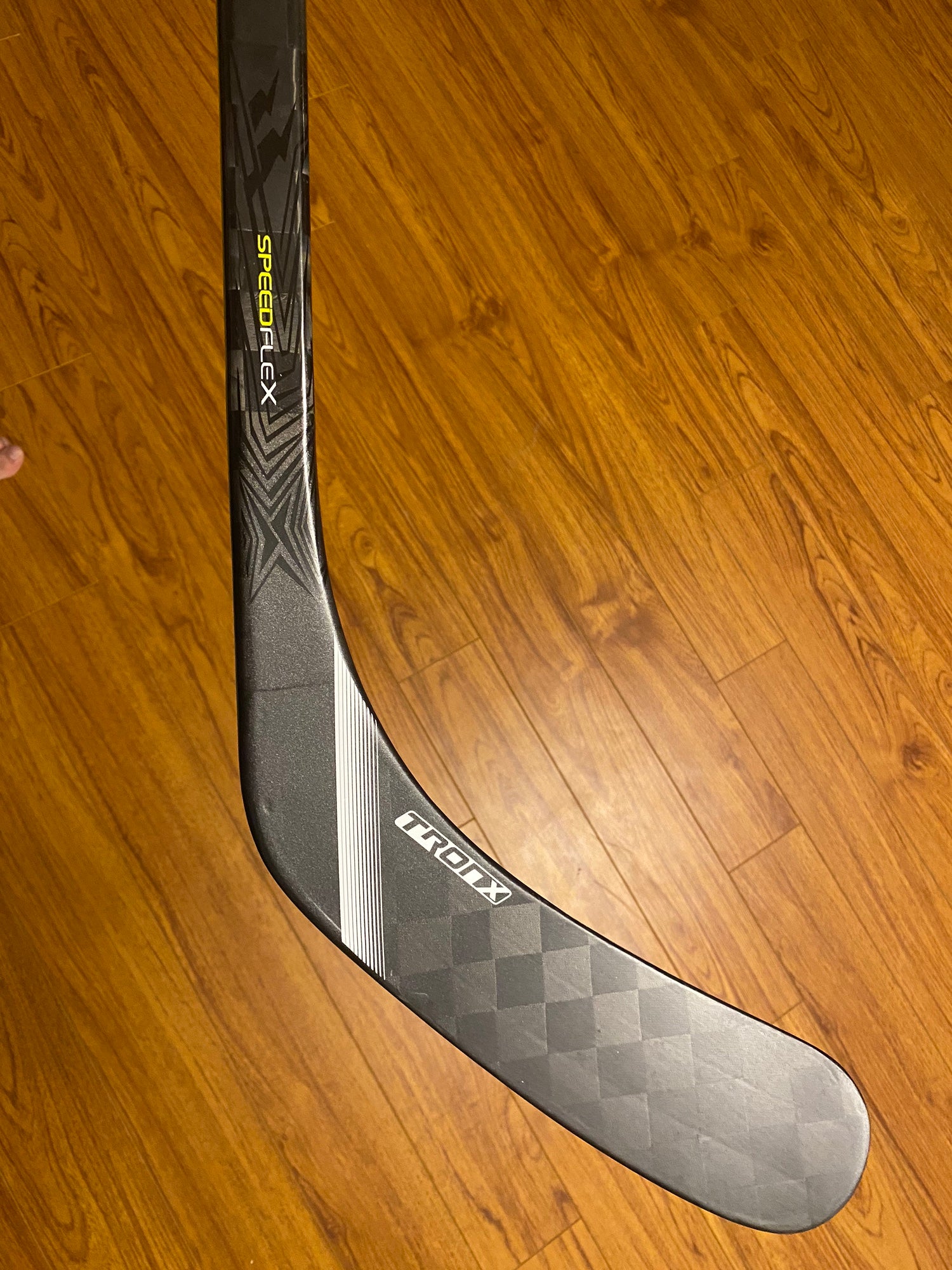 TronX Vanquish 395G Grip Senior Composite Hockey Stick 