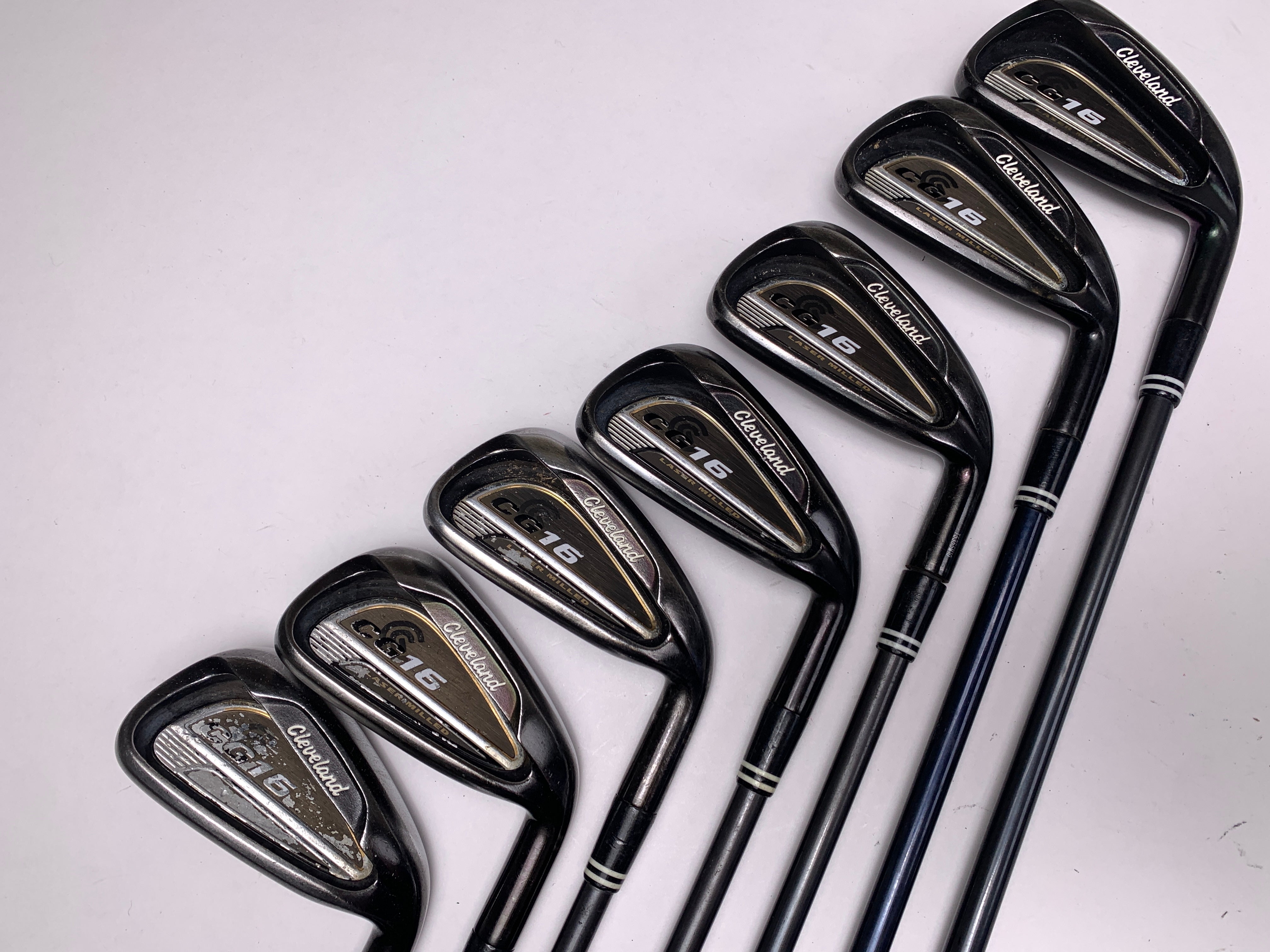 Cleveland CG16 Black Pearl Iron Set 4-PW ActionLite Stiff Graphite