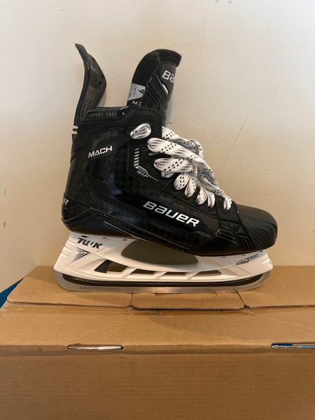 Senior Bauer Pro Stock Size 9 Supreme Mach Hockey Skates