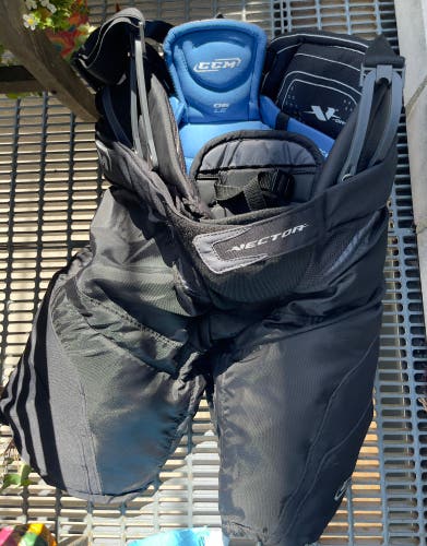 Senior Large CCM  Vector Hockey Pants