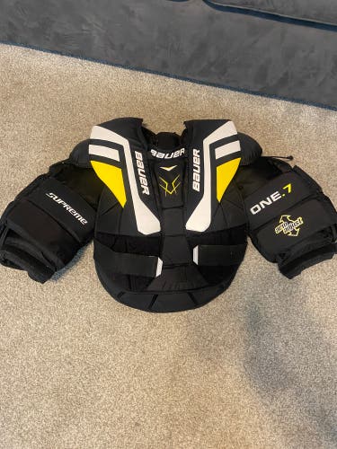 Used Sr Small Bauer Supreme One.7 Goalie Chest Protector