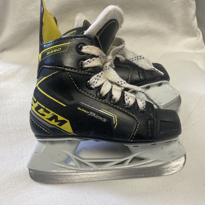 Used Ccm Super Tacks 9350 Youth 10.0 Ice Hockey Skates SidelineSwap