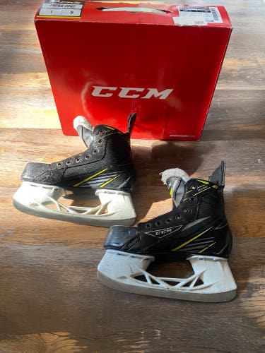 Youth CCM Regular Width Size 1 Tacks 2092 Hockey Skates