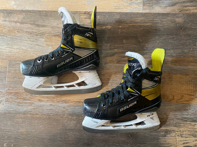 Used Bauer Regular Width  Size 2.5 Supreme 3S Hockey Skates