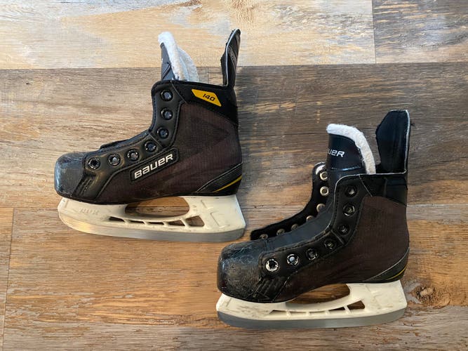 Used Bauer Regular Width  Size 12 Supreme 140 Hockey Skates