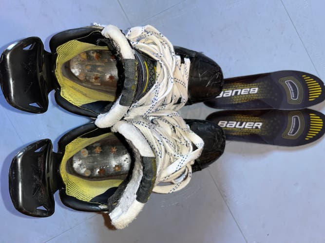 Senior Used Bauer Supreme 2S Pro Hockey Skates Regular Width Size 7.5