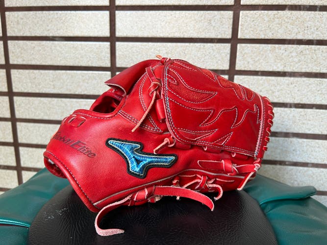 Super Rare Mizuno Global Elite Pitcher's 12" Baseball Glove With Blue Logo