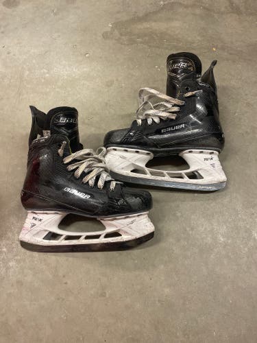 Used Bauer Regular Width  Size 6.5 Supreme Matrix Hockey Skates